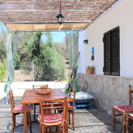 Posta Nella Macchia Mediterranea In Salento *
